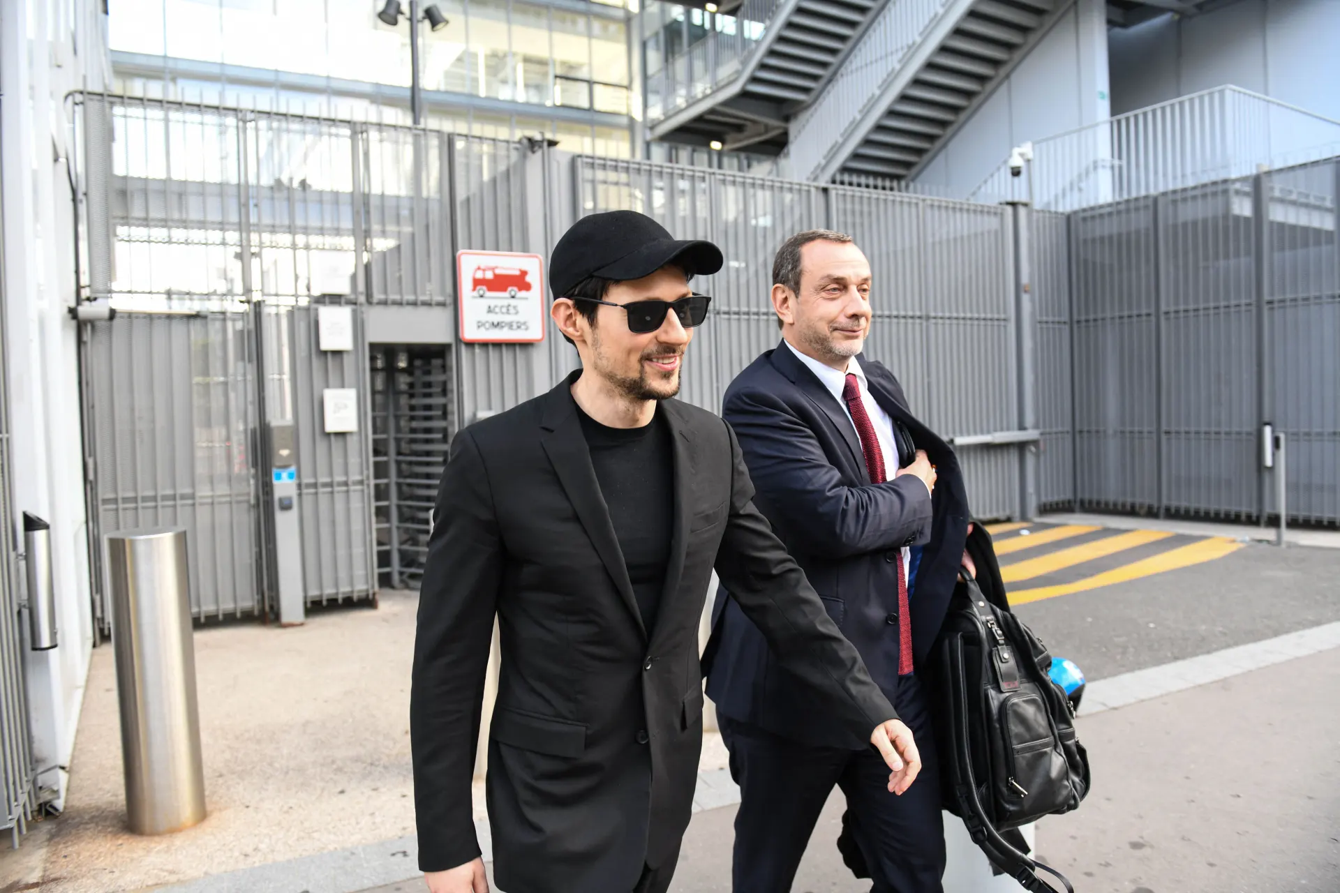 Основатель Telegram опубликовал сгенерированный искусственным интеллектом трек «Свой живой интернет» о цензуре и обходе блокировок, а также рассказал о письме со статусом «подозреваемого» и усилившемся давлении на мессенджер в России.