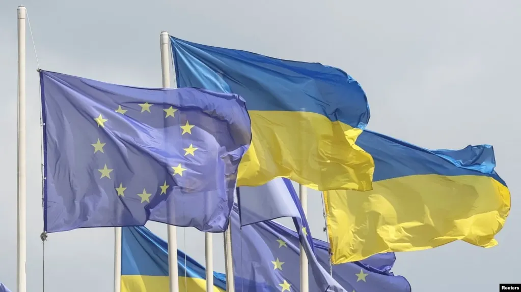 Евросоюз единогласно одобрил внесение изменений в бюджет для кредита Украине на 90 млрд евро и согласовал 20-й пакет санкций против России. Первый транш Киев ожидает к концу мая – началу июня.