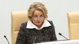 Спикер Совета Федерации Валентина Матвиенко на муниципальном форуме предложила бороться с вымиранием страны за счёт переселения в просторные дома, роста числа детей и всероссийской акции по высадке цветов на фоне рекордного падения рождаемости.