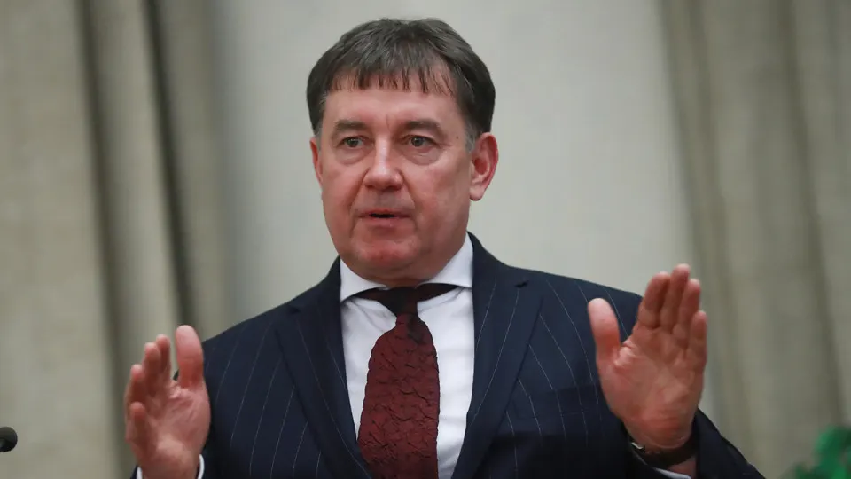 Мосгорсуд оставил в силе решение о национализации более 100 объектов недвижимости и сети отелей Marton, связанных с бывшим председателем Совета судей России Виктором Момотовым. Генпрокуратура заявляет о его связях с криминальными авторитетами, уклонении от налогов и использовании судебного статуса для сокрытия коррупционных доходов.