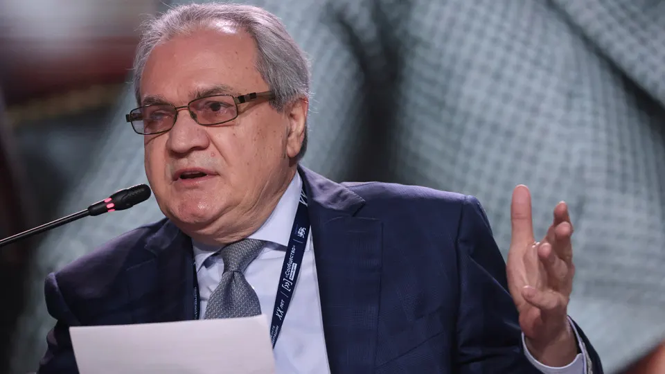 Глава Совета по правам человека Валерий Фадеев заявил, что пользователи VPN якобы обращаются к «вражеской» информации, назвал часть онлайн‑изданий пропагандой и признал обоснованными временные отключения мобильного интернета. Власти ужесточили контроль за VPN на фоне блокировок сервисов и мессенджеров.