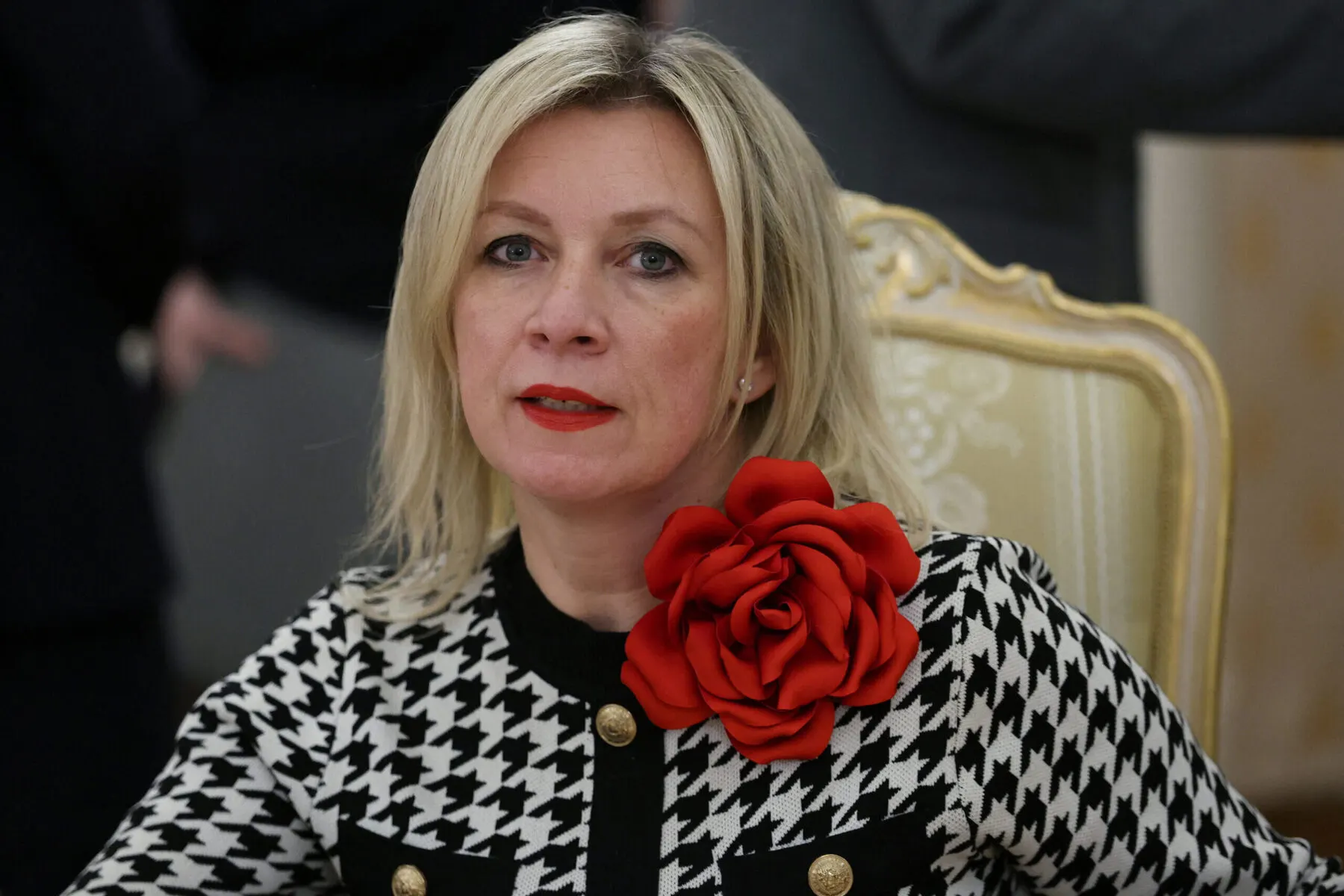 На международном форуме о традиционных ценностях официальный представитель МИД РФ Мария Захарова, рассуждая о «запрете» и «отмене» русского языка, процитировала высказывания, приписав их Лихачёву, Лотману и Бахтину. Часть этих фраз не обнаруживается в работах учёных и напоминает обобщённые формулировки, характерные для текстов, созданных нейросетями.