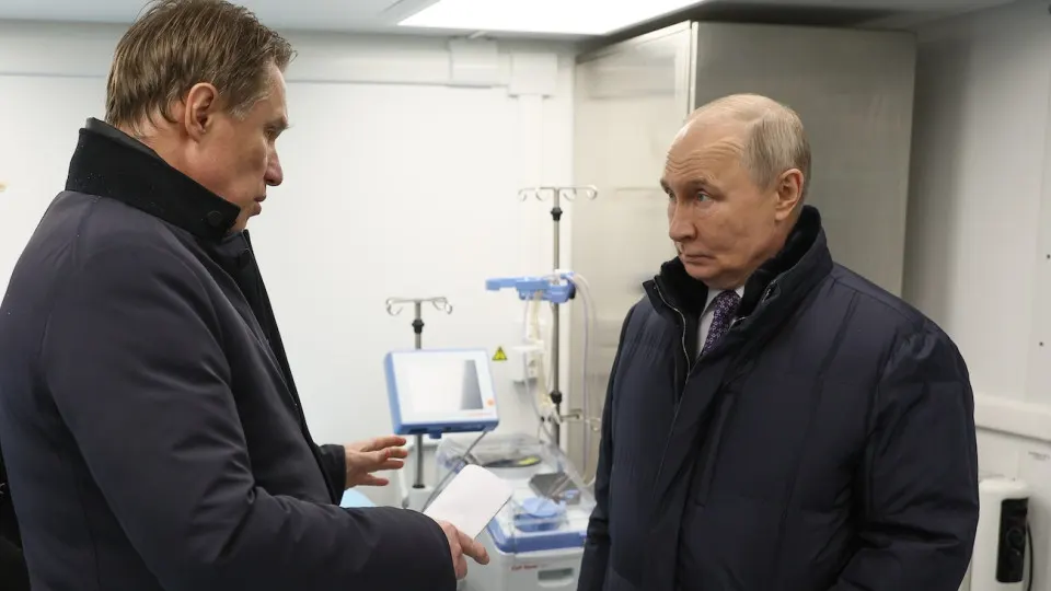 Президент поручил министру здравоохранения увеличить охват репродуктивной диспансеризации для борьбы с устойчивым снижением рождаемости в России.