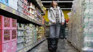 Глава военной разведки Швеции считает, что российские власти систематически приукрашивают экономическую статистику: по его оценке, реальная инфляция в стране близка к 15%, тогда как официально заявляется менее 6%. Он предупреждает, что экономика движется к финансовой катастрофе, несмотря на продолжающиеся военные расходы и политические амбиции в отношении Украины.