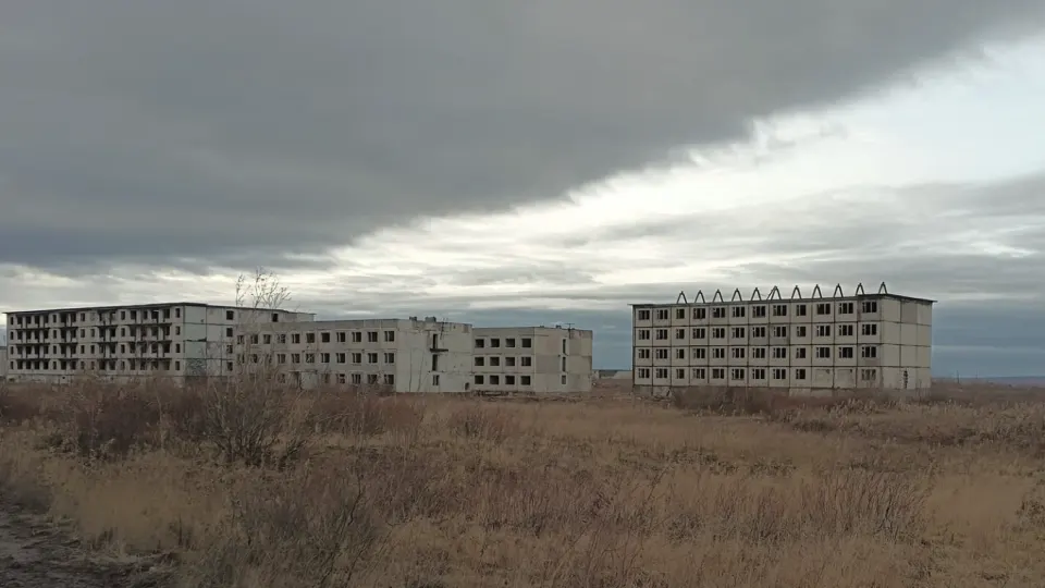 Число рождений в России продолжает падать одиннадцатый год подряд и уже опустилось ниже уровней конца XVIII–XIX веков, при этом власти усиливают курс на «семейноцентризм» и традиционные ценности, но естественная убыль населения нарастает.