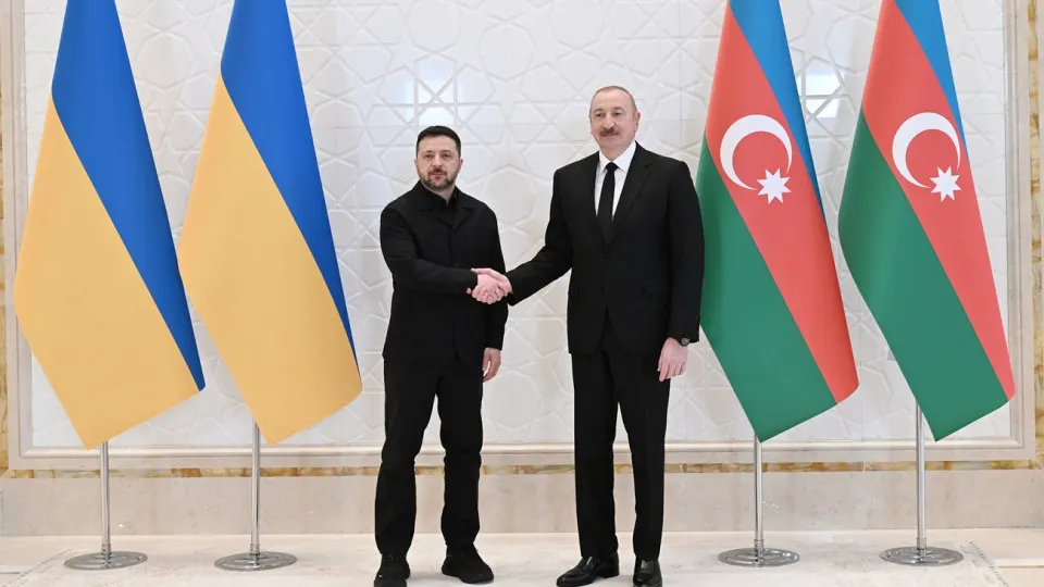 В Габале президенты Украины и Азербайджана договорились о развитии совместного оборонно-промышленного производства, обсудили энергетику и выразили готовность к новым трехсторонним переговорам о мире при участии США и России.