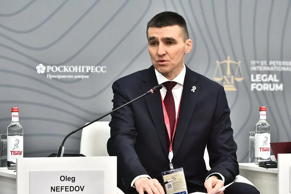 Высшая квалификационная коллегия судей 26 мая рассмотрит рекомендацию по назначению судьи Верховного Суда Олега Нефедова заместителем председателя и руководителем коллегии по гражданским делам. Ранее Нефедов выносил решения о запрете «международного движения ЛГБТ» и «Международного движения сатанизма», а также признал ФБК экстремистской организацией.