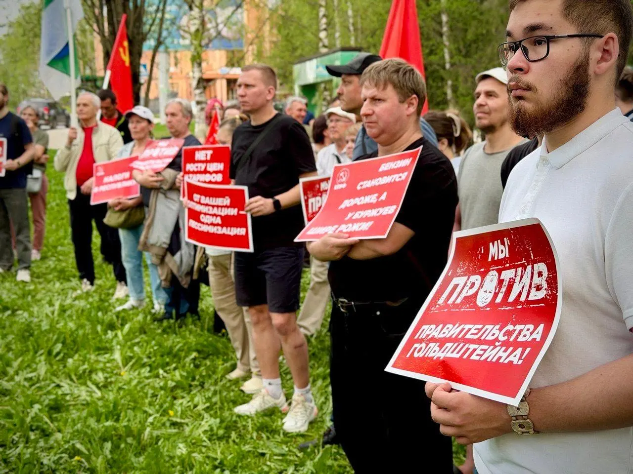 В гайде-парке Сыктывкара прошла акция протеста, организованная КПРФ: участники осудили «оптимизацию» соцсферы, рост цен и реформу местного самоуправления и потребовали отставки главы республики и роспуска Госсовета.