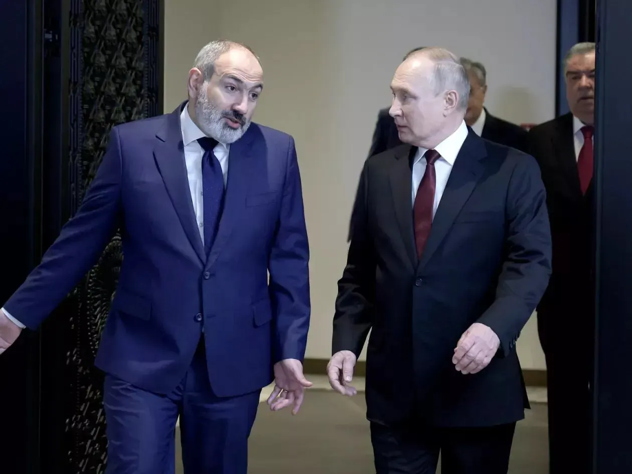 Премьер-министр Никол Пашинян заявил, что Ереван не будет вводить антироссийские санкции Евросоюза и одновременно не станет помогать их обходить; по его словам, европейские эксперты подтвердили отсутствие подобных действий со стороны Армении.