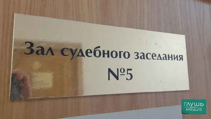 Верховный суд РФ предлагает смягчить требования к секретарям судебных заседаний: допускать на эти должности не только юристов с высшим образованием, но и студентов юридических факультетов.