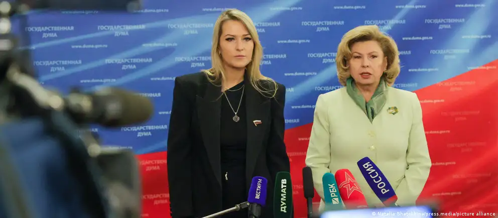 Госдума утвердила Яну Лантратову на пост омбудсмена. Она пообещала сосредоточиться на помощи участникам «СВО» и их семьям, но правозащитники относятся к назначению с большим скепсисом и напоминают о спорных эпизодах в её карьере.