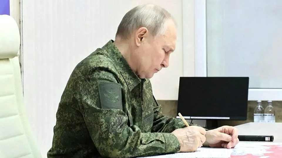 Истощение ресурсов в войне, успехи украинских дронов и принятый закон о «защите граждан РФ» повышают вероятность провокаций или локальной операции против государств Балтии в обозримом будущем.