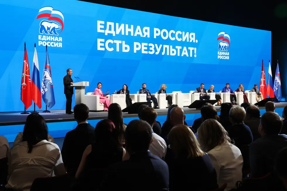 Администрация президента потребовала от государственных и лояльных СМИ меньше писать о «запретах» и не выносить это слово в заголовки — вместо этого предлагают смягчать формулировки и акцентировать позитивные инициативы партии власти.