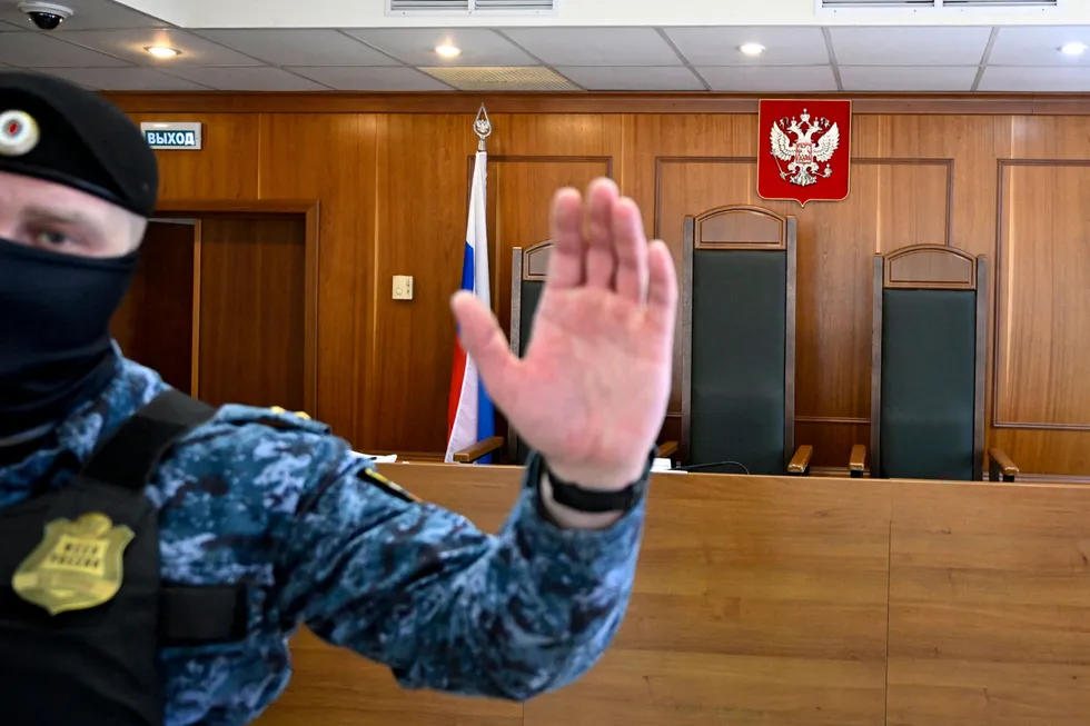 В конце апреля ведомство убрало из открытого доступа статистику по судимости с 2005 года и не опубликовало отчёт за 2025 год. Эти данные были ключом для анализа репрессий, демографии осуждённых и косвенной оценки отправки обвиняемых на войну — вернуть их в прежнем виде будет непросто.
