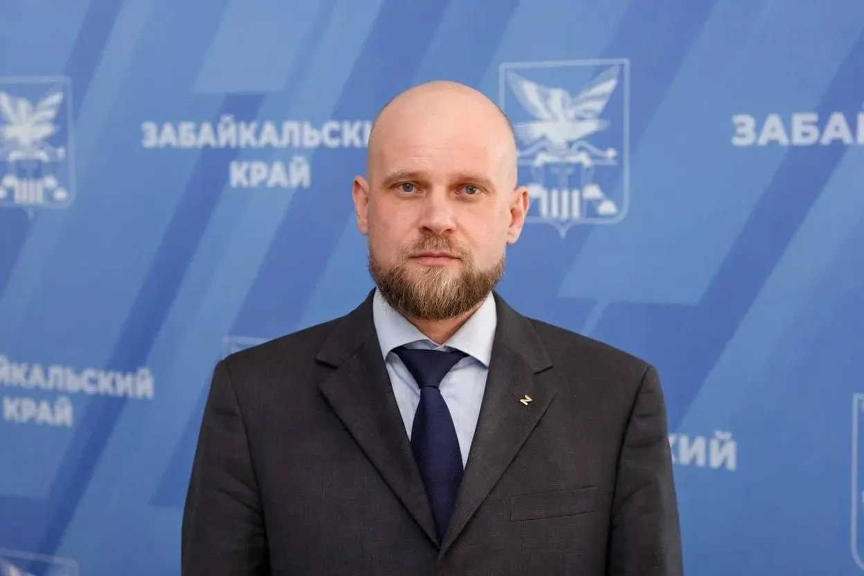 Алексей Юсупов покинул пост главы министерства ЖКХ Забайкальского края по собственному желанию. Временно исполняющим обязанности назначен Андрей Чибисов — инженер по образованию с большим опытом работы в сфере ЖКХ и регионального управления.