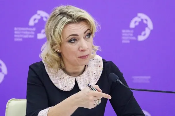Представитель МИД РФ Мария Захарова заявила, что сотрудники Госдепартамента уведомляют российских дипломатов о том, что их дети, рожденные в США, автоматически получили американское гражданство, хотя семьи не подавали соответствующих заявлений.