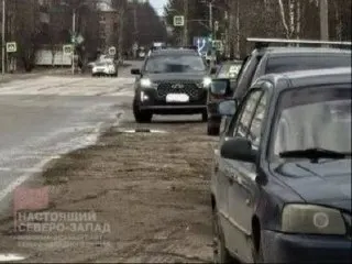 Власти Печоры признали, что денег на капитальный ремонт улиц пока нет: на 2026 год запланированы лишь локальные ямочные работы на 600 м². Глава муниципалитета просит граждан бережнее относиться к инфраструктуре.