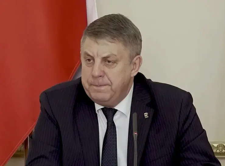 После отставки губернатора Брянской области Александр Богомаз был назначен депутатом Госдумы от «Единой России». Одновременно с ним ушёл в отставку глава Белгородской области Вячеслав Гладков.