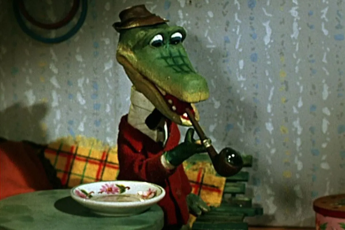 Крупные цифровые платформы начали добавлять к известным произведениям отметки о наличии упоминаний наркотиков — иногда такие пометки встречаются лишь в аудиоверсиях. Причины маркировки остаются неясными: это могут быть и алгоритмические ошибки, и формальная трактовка новых требований.