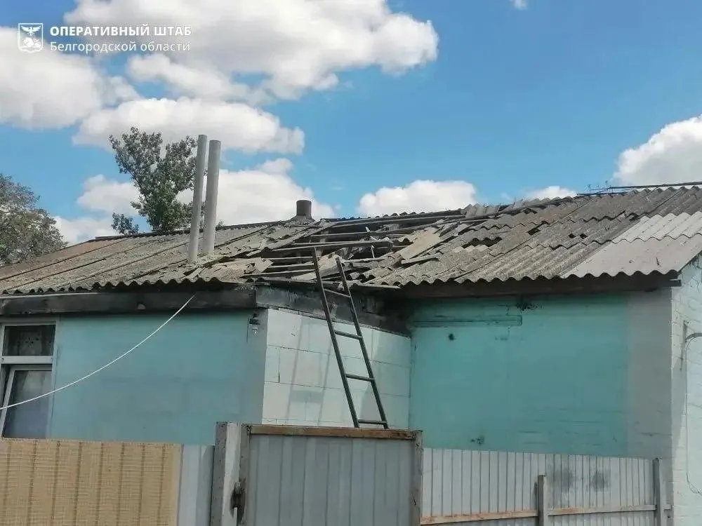 Массовые удары беспилотников по трём регионам привели к пожарам и эвакуации жителей; подробности происшествия уточняются.