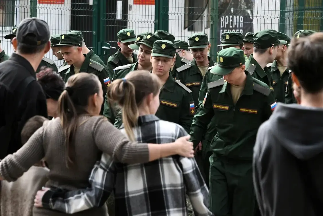 Первая жалоба уже подана в Верховный суд: женщины утверждают, что новые поправки лишают их пособий, если у пары не было общего несовершеннолетнего ребёнка.