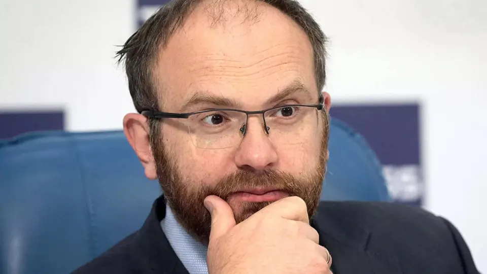 Заместитель председателя синодального отдела РПЦ призвал не паниковать из‑за цифровых отключений и напомнил о приоритете духовных ценностей, в то время как в России продолжаются масштабные приостановки мобильного интернета и принят новый закон о приостановке услуг по требованию спецслужб.