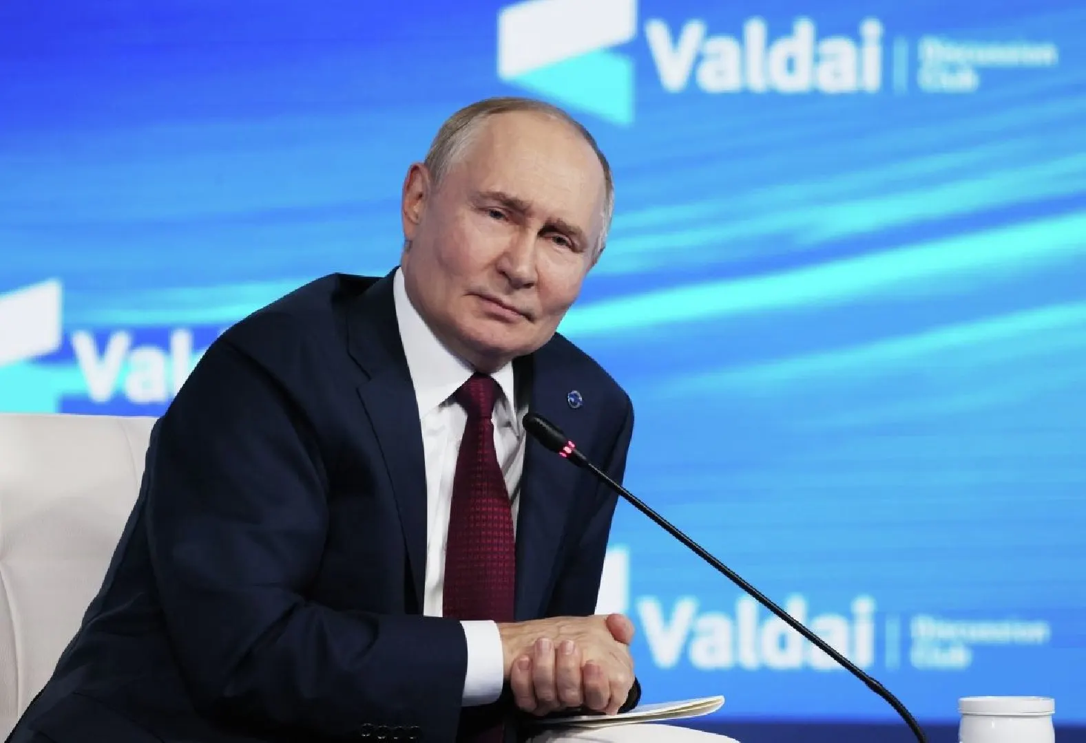 Международный уголовный суд разъяснил, что приглашение на переговоры не освобождает от исполнения ордера на арест Владимира Путина, за исключением случаев, санкционированных ООН и оформлённых в рамках соответствующих процедур.