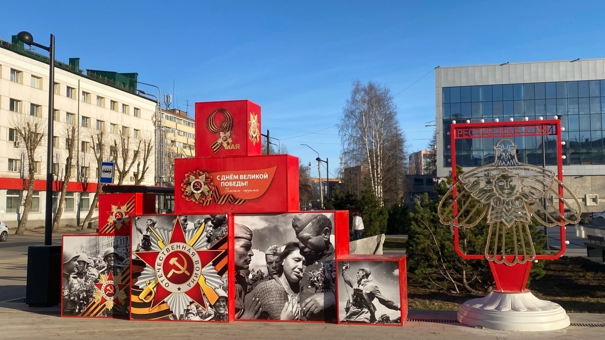 Полиция обратилась в суд с требованием изъять у семей трёх восьмилетних детей, которые залезли на конструкцию в честь Дня Победы. Родители заявляют, что инсталляция была повреждена заранее, а судебное решение пока не принято.