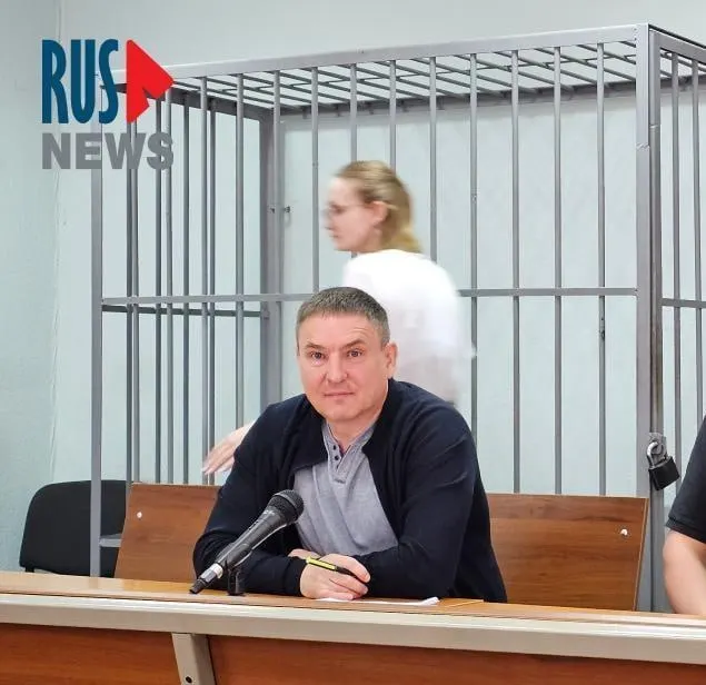 Правозащитник Алексей Соколов подал иск к Минюсту: в карцере заключённым дают бумагу и ручку полтора часа в день, чего иногда недостаточно для подготовки к суду. Верховный суд счёл такую практику законной. Ранее Соколова направляли в психиатрическую больницу и отправляли в карцер; против него также выдвигались другие обвинения.