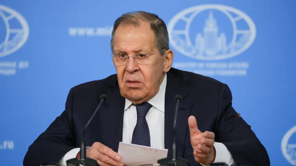 Глава МИД Сергей Лавров заявил, что европейские страны требуют немедленного прекращения огня, начала переговоров и компенсаций Украине, что по его мнению служит целям «заморозки» конфликта и втягивания региона в орбиту Европы, несущие риски глобальной эскалации.