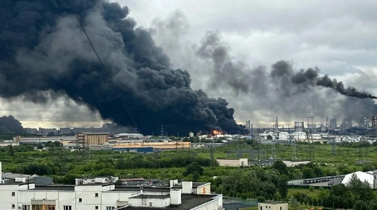 Комбинация атак на нефтеперерабатывающие заводы и резкого падения мировых цен на нефть после разблокирования Ормузского пролива существенно снижает нефтегазовые доходы России.