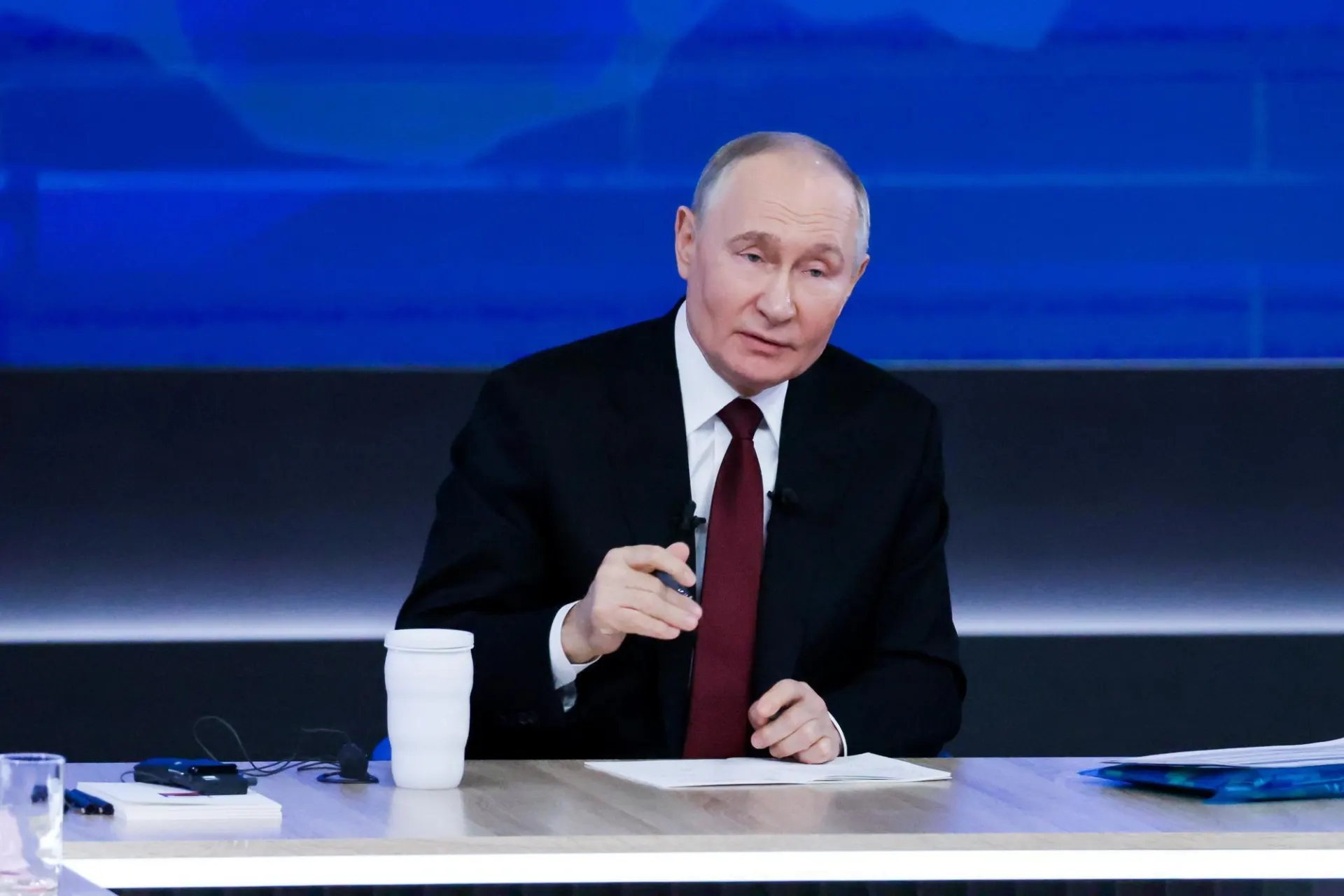 В День медицинского работника президент заявил о необходимости расширения медицинской инфраструктуры и повышении престижа профессий в здравоохранении.