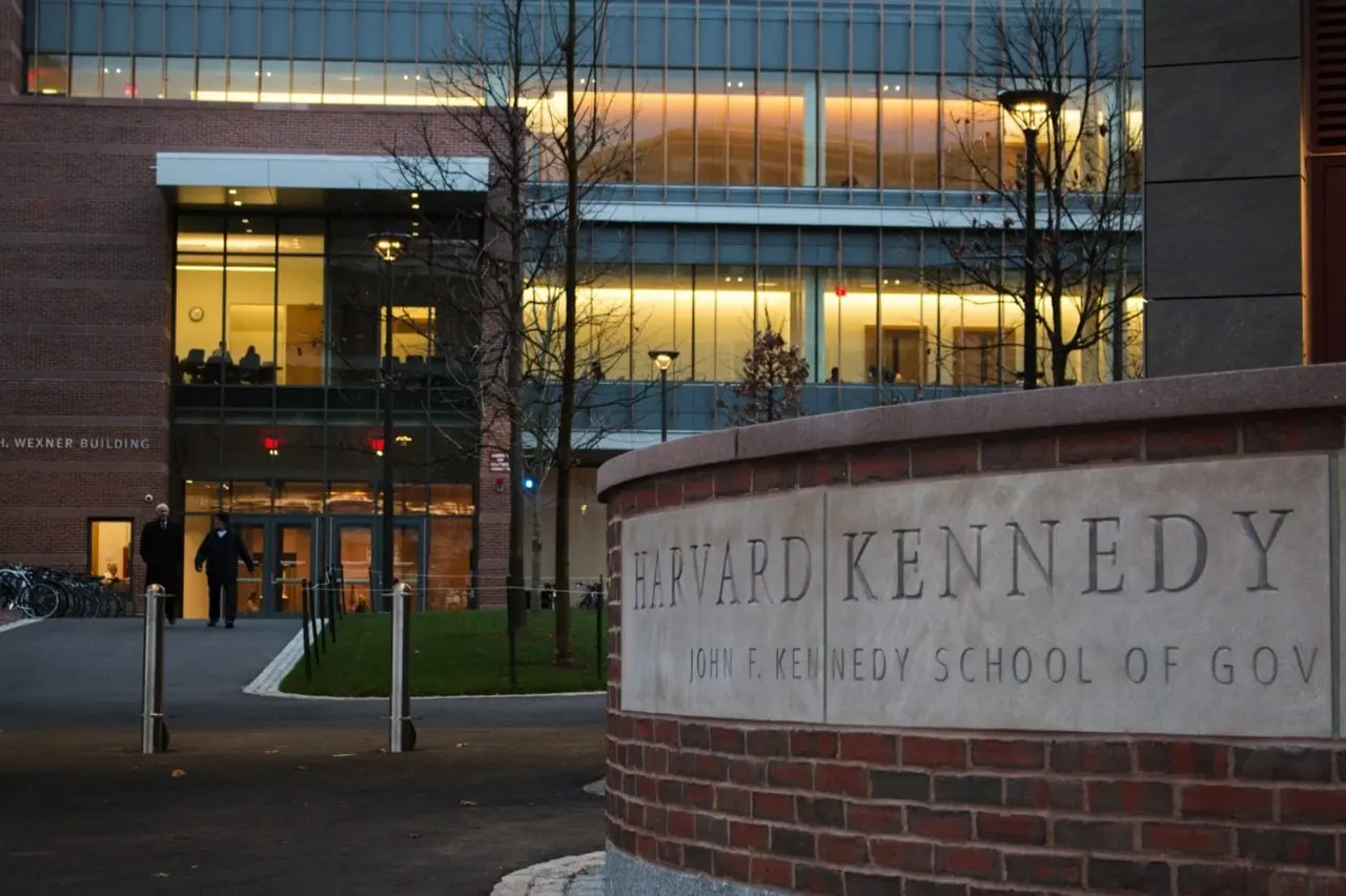 В перечень вошли Davis Center, Украинский исследовательский институт и Harvard Kennedy School; за сотрудничество с нежелательными организациями может грозить уголовная ответственность.