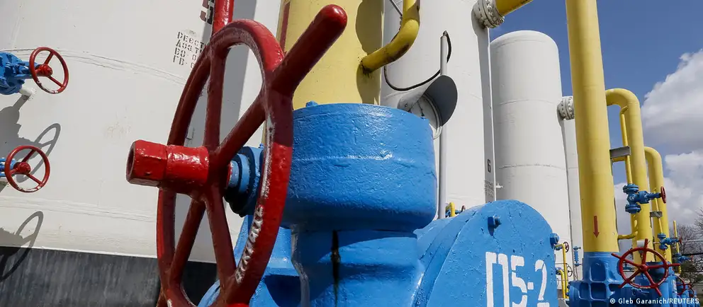 Украина не продлила контракт на транзит — с 1 января 2025 года поставки российского газа в Европу через её территорию остановлены. Наибольшие перебои фиксируют в Молдове; другие страны перенастроили маршруты поставок.