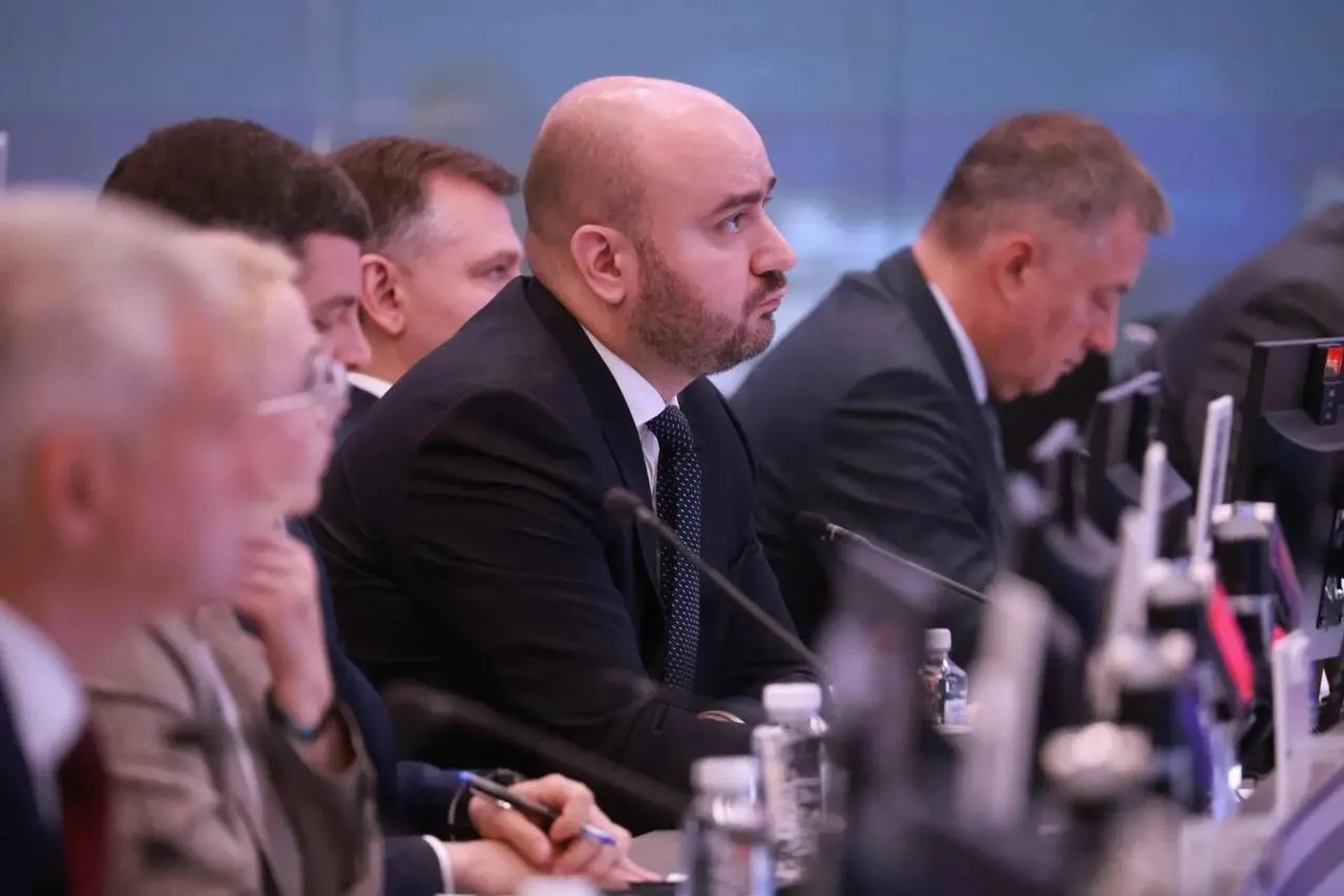 Вячеслав Федорищев принял участие в совещании вице-премьера по поставкам бензина и дизеля в регионы; регионам поручено контролировать цены, наличие топлива и логистику.