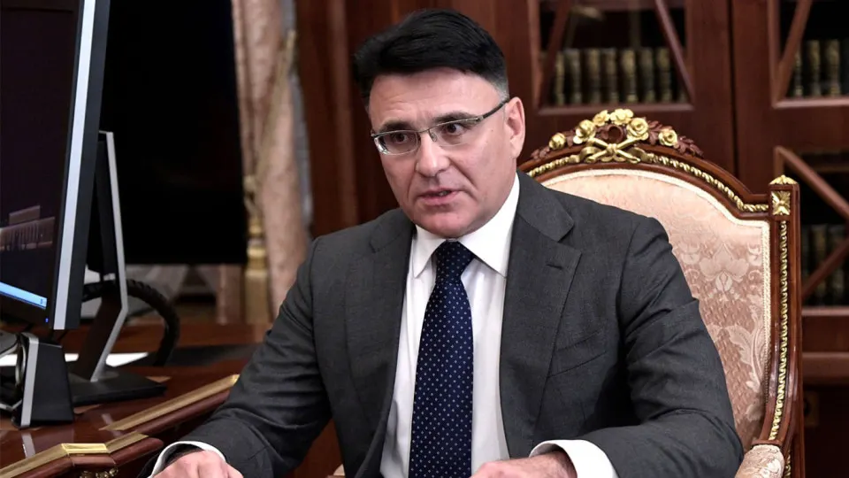 Генеральный директор крупного медиахолдинга заявил о необходимости квотирования зарубежного кино, которое, по его мнению, должно освободить экраны для отечественных лент; отраслевые оценки фиксируют миллиарды рублей теневых сборов от чужого проката.