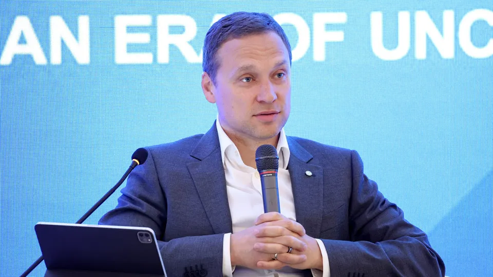 Зампред правления Сбербанка предупреждает, что повышение налоговой нагрузки и усиление финансового контроля стимулируют снятие средств населением и малым бизнесом, и наличность не возвращается в банковскую систему.