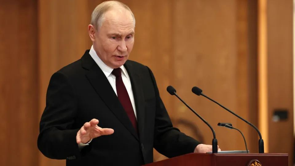 По словам президента РФ, Москва ответит ударами, если с территории европейских государств будут запускать беспилотники по российским объектам; заявления сопровождались обвинениями в подготовке баз и опровержениями со стороны стран Балтии.