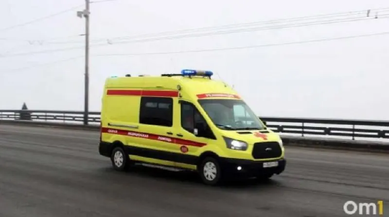 Мать обнаружила ребёнка без признаков жизни в квартире; врачи предполагают связь смерти с вейпом. Проводится проверка, правоохранители уточняют причины и условия воспитания. В стране обсуждают ограничения на продажу вейпов.