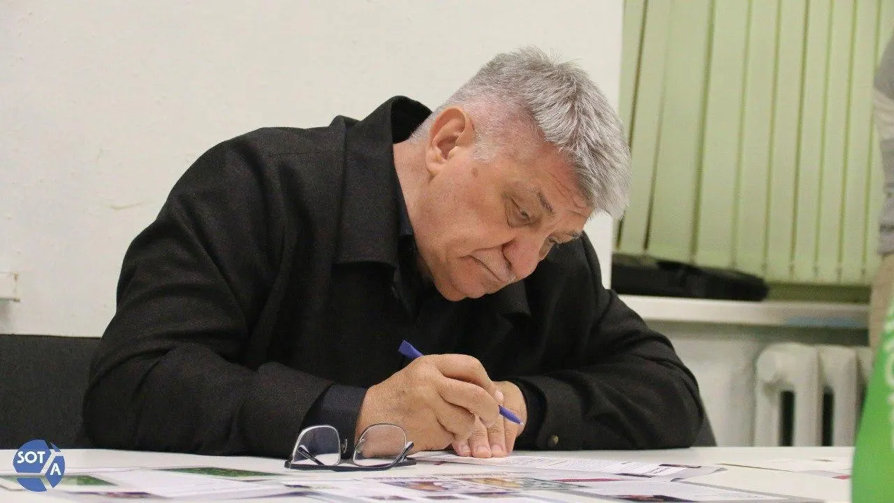 Президент отметил вклад Сокурова в современный кинематограф и его роль в воспитании молодых дарований. При этом режиссёр в последние годы фактически лишён прокатной практики и в январе 2026 года был исключён из профильного совета.