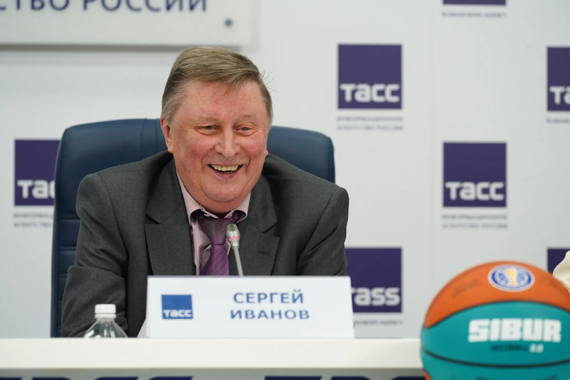 Близкий друг сообщил, что они общались всего три дня назад; государственному деятелю было 73 года. Подробности пока не раскрывают.