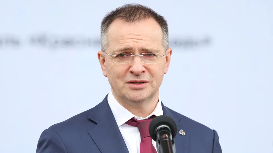 Он заявил о необходимости усилить госконтроль и ввести цензуру на всех этапах производства, чтобы не допускать проката «барахла». Одновременно анонсированы новые запреты и создание экспертного совета по историческому контенту.