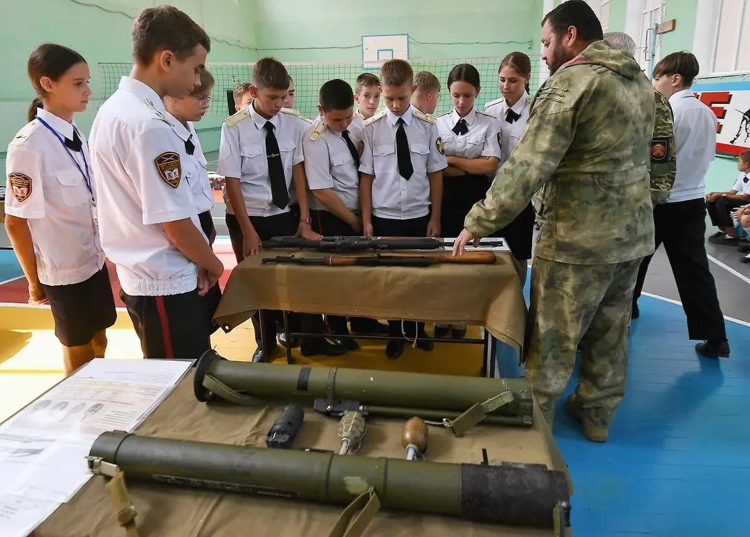 Военно-историческое общество предложило включить интервью с участниками и волонтёрами СВО в программу патриотического воспитания; по данным организации, идею уже поддержало Минобрнауки.