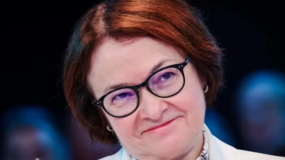 Отсутствие главы Центробанка на ПМЭФ породило слухи и ускорило политические решения, которые открывают путь к смягчению денежно‑кредитной политики и повышению непрозрачности бюджетных расходов. Пресс‑конференция 19 июня может прояснить многое — но не все риски исчезнут.