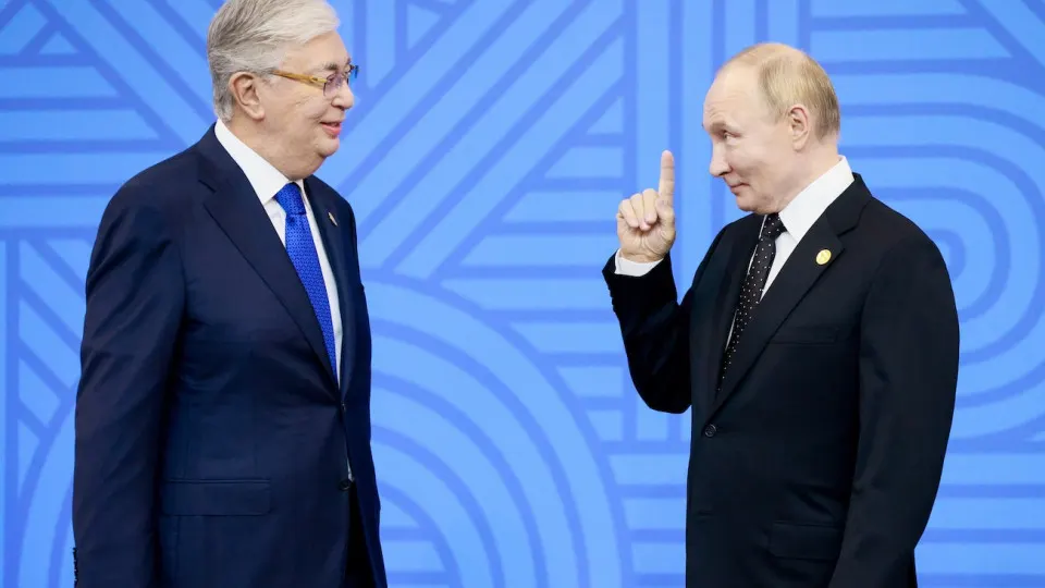 Из‑за сокращения выпуска бензина в России и ремонта Атырауского НПЗ обсуждается поставка около 50 тысяч тонн Аи‑92 из Казахстана; возможен обмен на поставки авиакеросина.