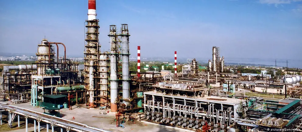 Ночью зафиксированы удары по нефтеперерабатывающему заводу в Сызрани, поражения танкеров и паромов в Азовском море и масштабные отключения электроэнергии в аннексированном Крыму. Минобороны РФ сообщает об уничтожении сотен беспилотников.