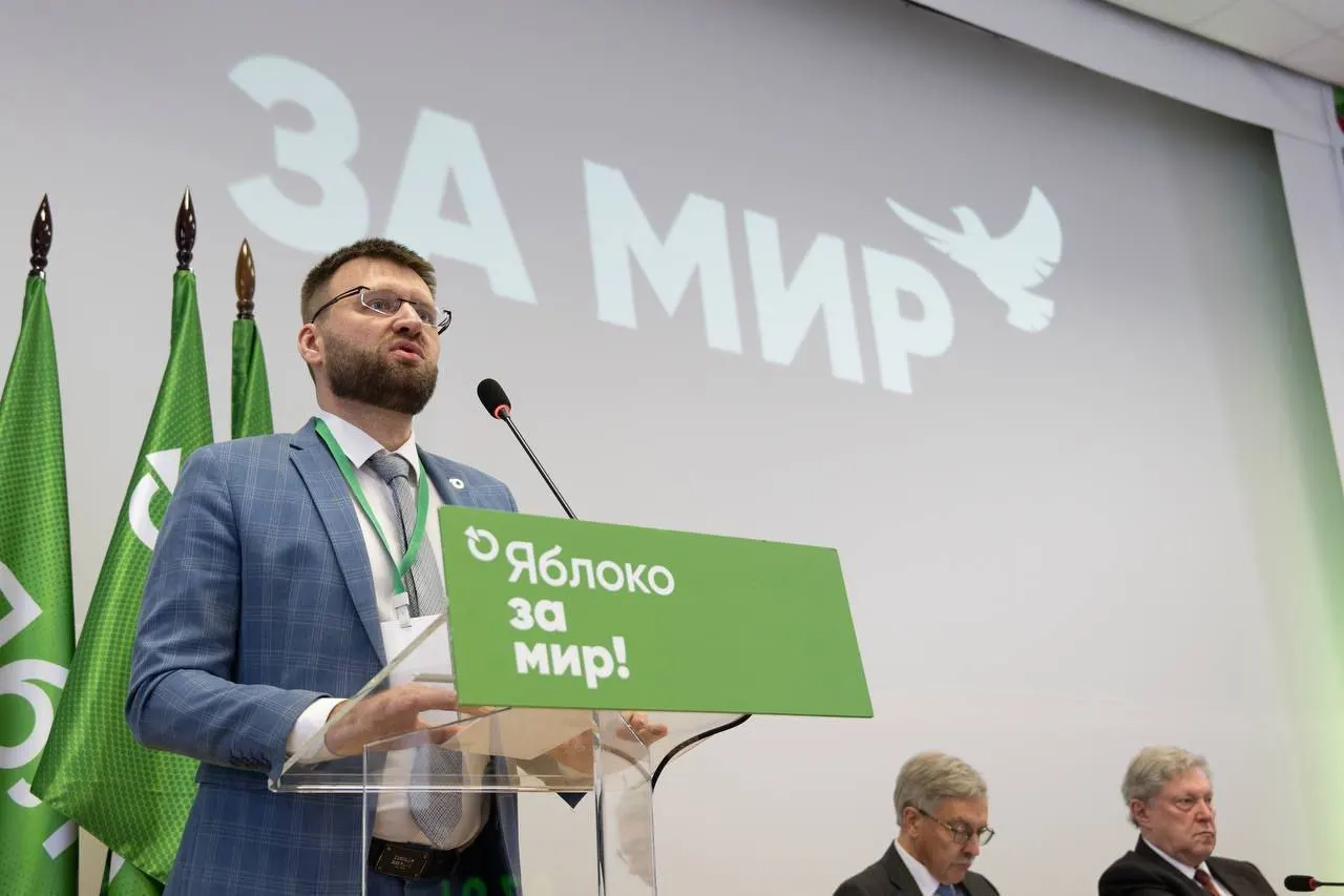 Министерство юстиции отклонило просьбу снять статус «иностранного агента», указав на «факты ведения политической деятельности»: поздравления, поездки в суд, участие в акции с бумажными самолётиками и другие эпизоды.