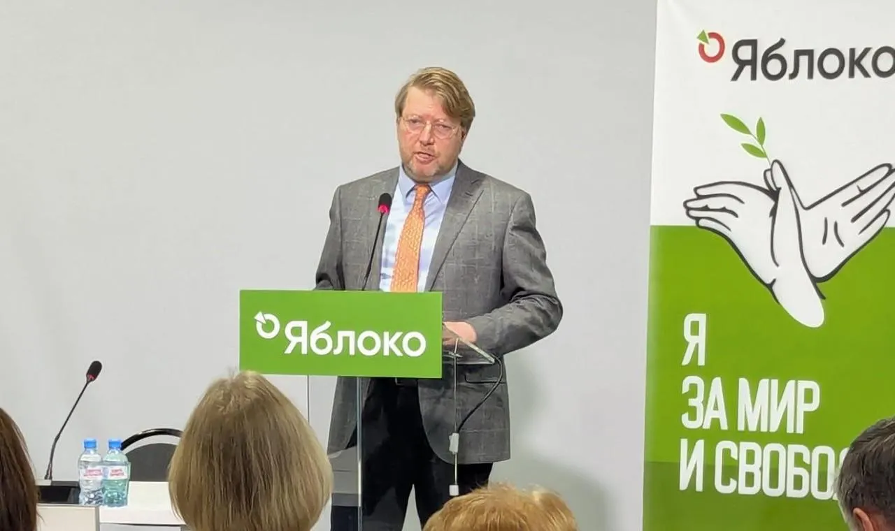 Верховный суд подтвердил решение Выборгского районного суда Петербурга о штрафе Николаю Рыбакову за публикацию с изображением Алексея Навального. Партия считает решение политически мотивированным и намерена обжаловать его в Конституционном суде.