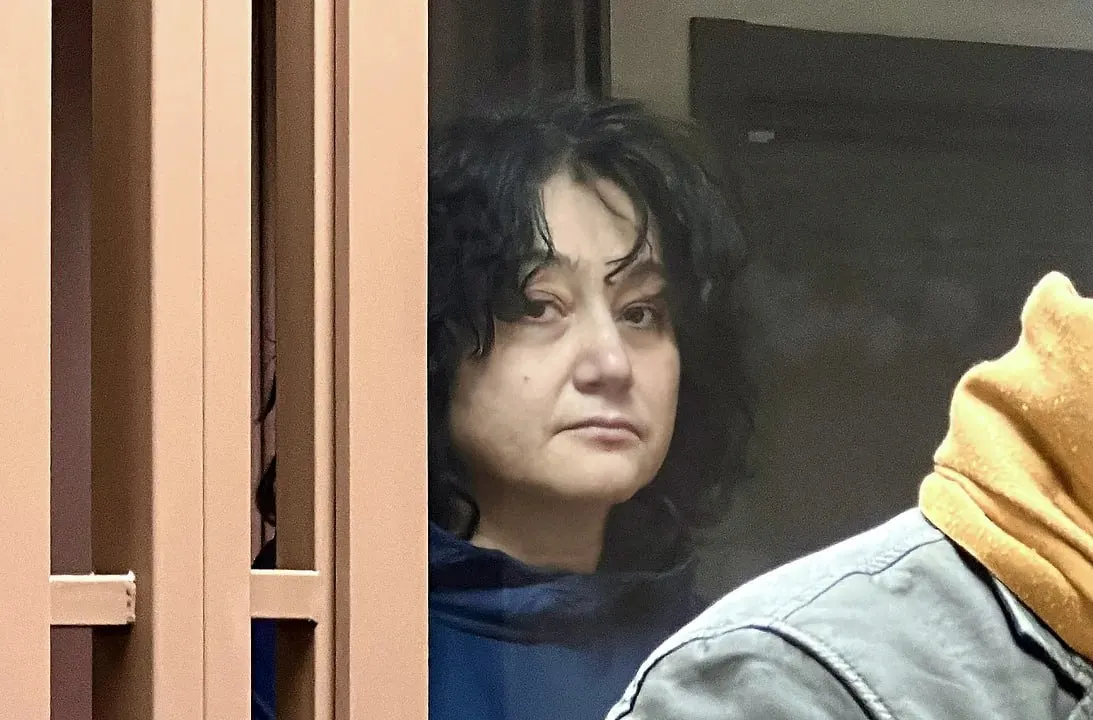 Апелляционный военный суд оставил в силе приговор Оксане Багировой: ей назначили шесть лет колонии общего режима и запретили публиковать в интернете на три года. Обвинения связаны с двумя онлайн‑публикациями; правозащитная организация признала её политзаключённой.