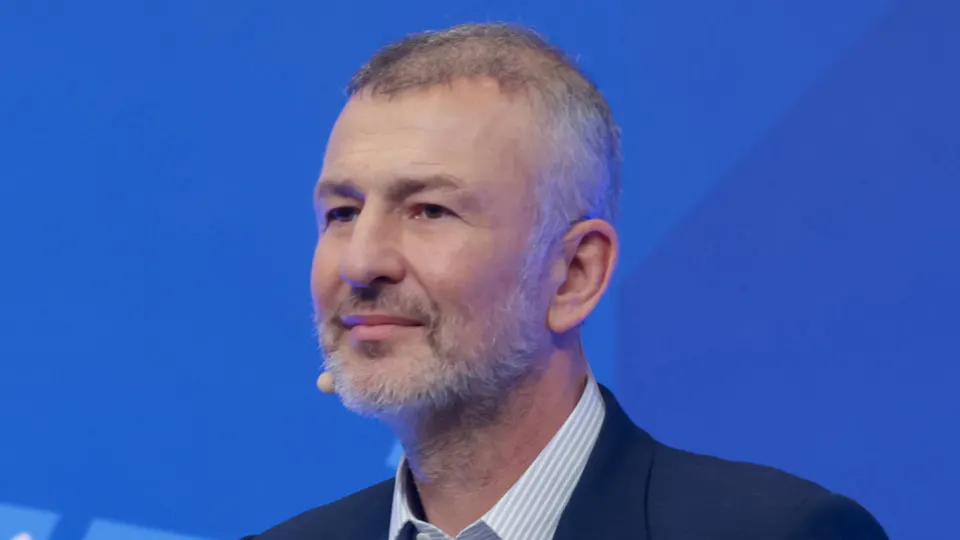 Андрей Мельниченко договорился о мировом соглашении по СИБЭКО: Генпрокуратура отозвала иск о национализации после перечисления 32 млрд рублей в пользу центра «Сириус» под патронажем президента — сумма почти совпадает со стоимостью покупки компании. Случай произошёл на фоне масштабной волны передачи активов государству.